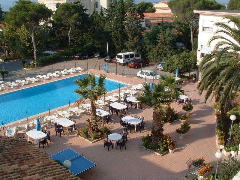 Village Vacances Le Lion De Mer Saint-Raphaël Exterior foto