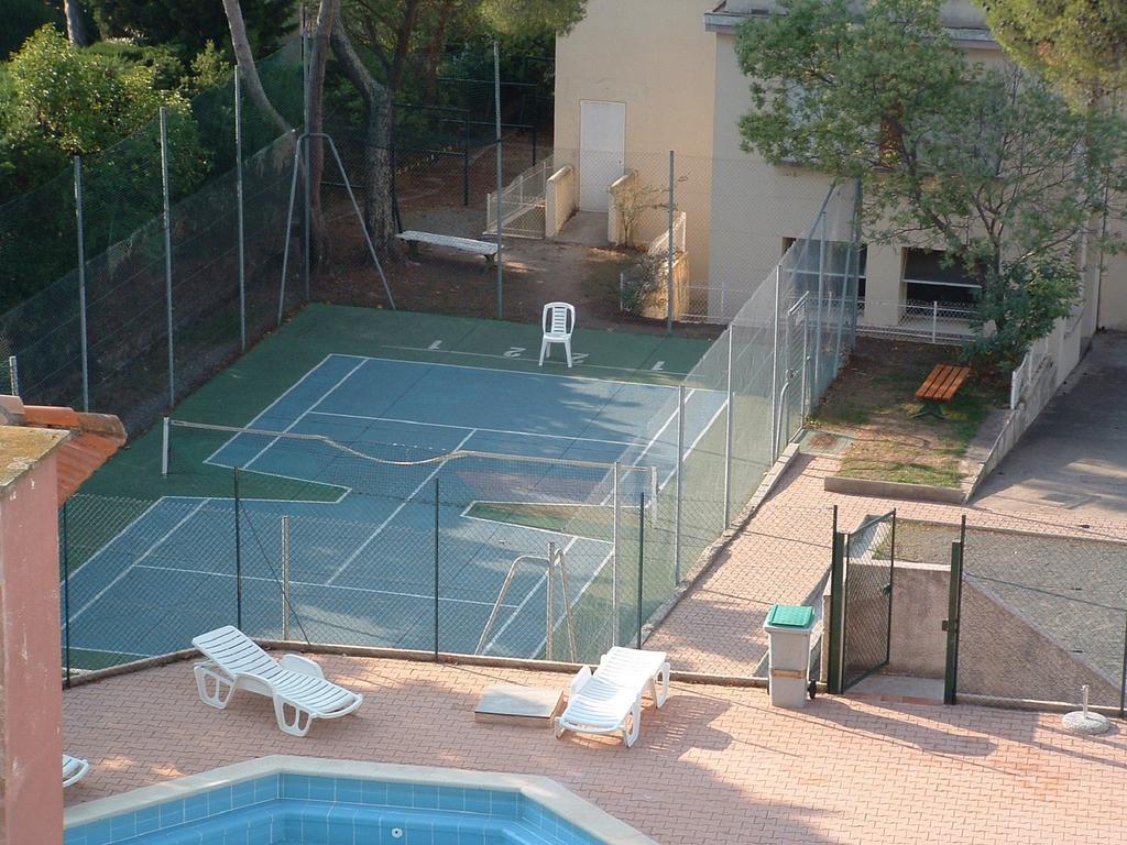 Village Vacances Le Lion De Mer Saint-Raphaël Exterior foto